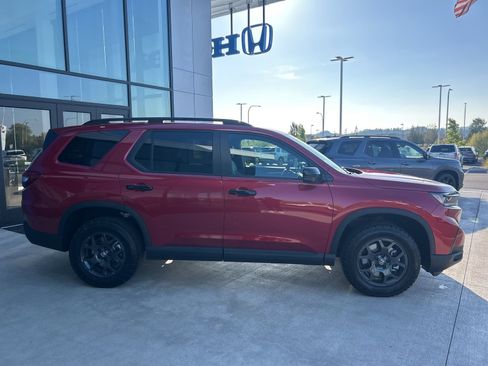 New 2025 Honda Pilot TrailSport image 4
