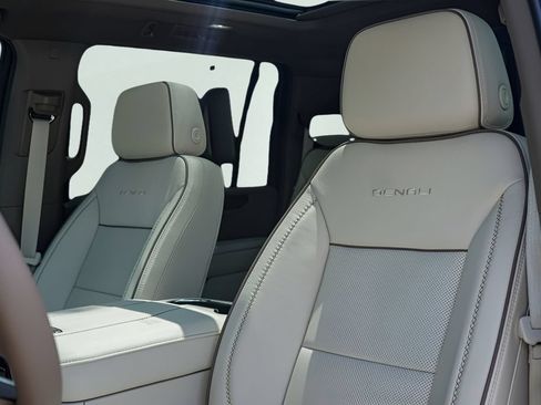 New 2026 GMC Yukon XL Denali w/ Denali Reserve Package AWD/4WD image 11