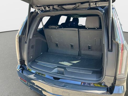 Used 2025 Cadillac Escalade Sport AWD/4WD image 11