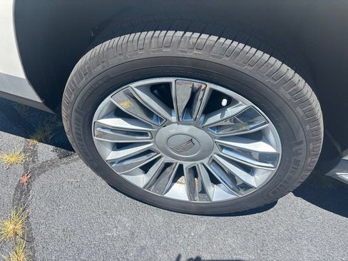 Used 2015 Cadillac Escalade ESV Luxury AWD/4WD image 5