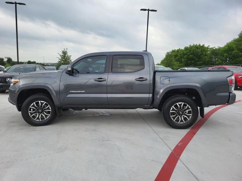 Used 2021 Toyota Tacoma TRD Sport w/ Technology Package AWD/4WD image 3