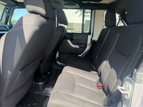 Used 2014 Jeep Wrangler Unlimited Sahara AWD/4WD image 21