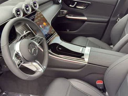 Used 2026 Mercedes-Benz GLC 300 4MATIC image 28