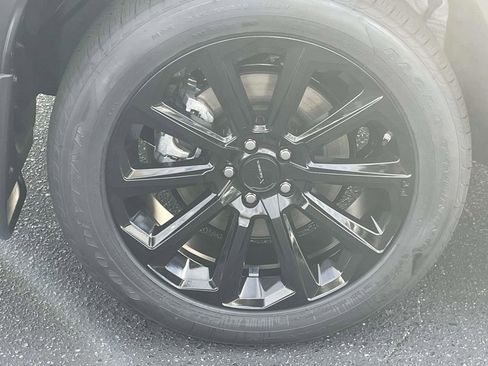 New 2025 Toyota Highlander Platinum image 14