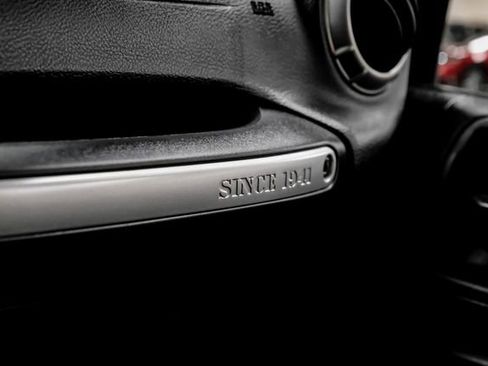 Used 2018 Jeep Wrangler Unlimited Sahara w/ Connectivity Group image 21