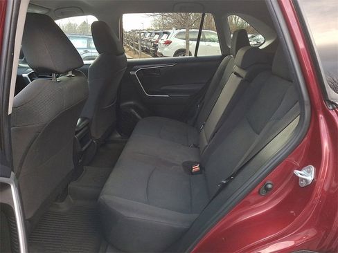 Used 2021 Toyota RAV4 LE image 10