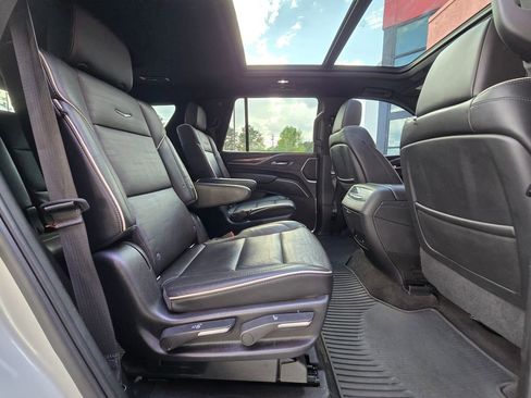 Used 2022 Cadillac Escalade Premium Luxury w/ Performance Package AWD/4WD image 30