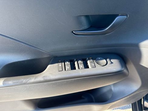 Certified 2024 Hyundai Kona SE image 9