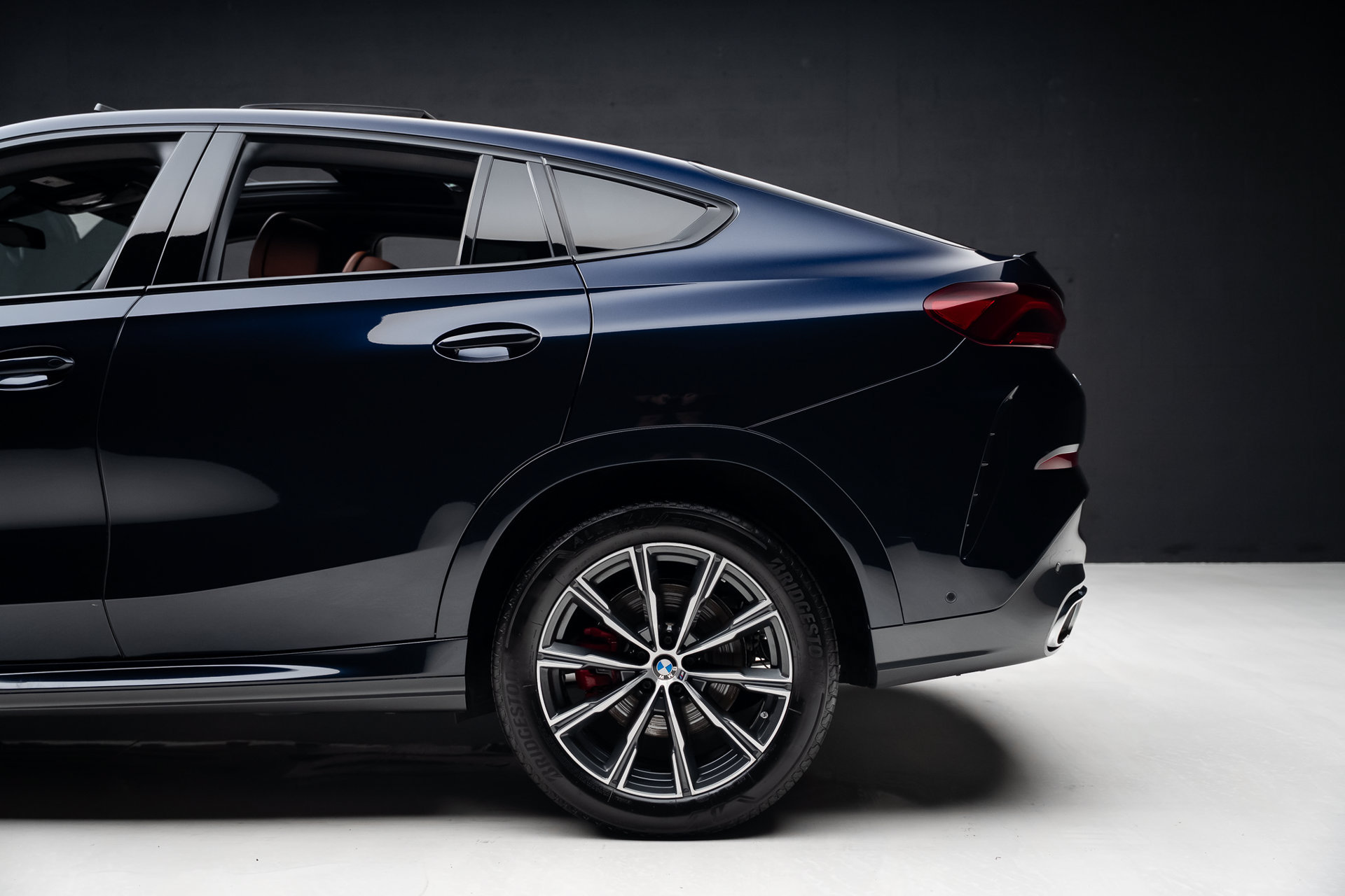 Used 2023 BMW X6 xDrive40i w/ M Sport Package AWD/4WD image 20