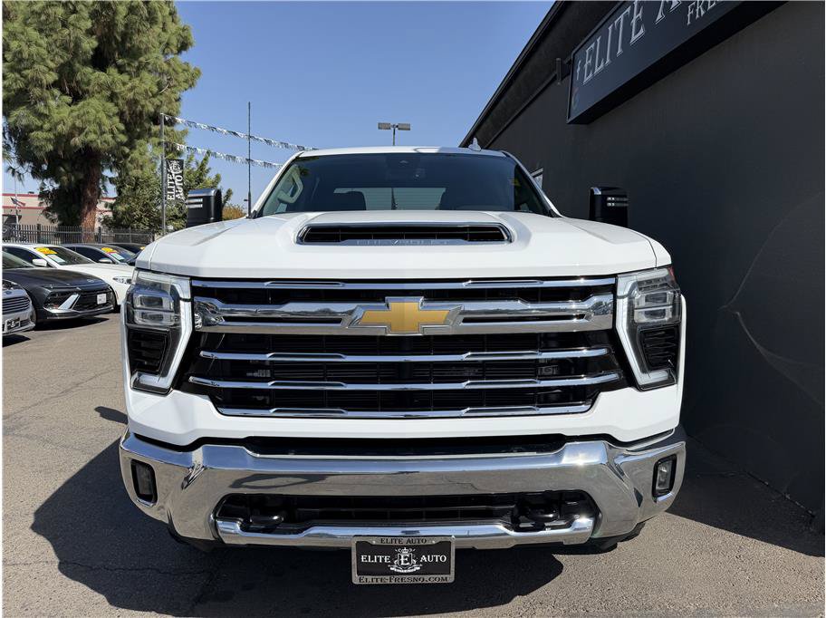 Used 2024 Chevrolet Silverado 2500 LTZ AWD/4WD image 2
