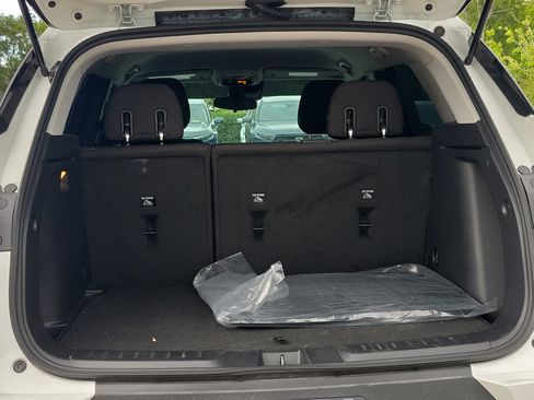 Used 2025 Chevrolet TrailBlazer LS w/ LS Convenience Package FWD image 12