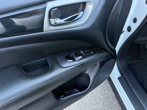 Used 2018 Nissan Pathfinder SV w/ SV Tech Package image 35