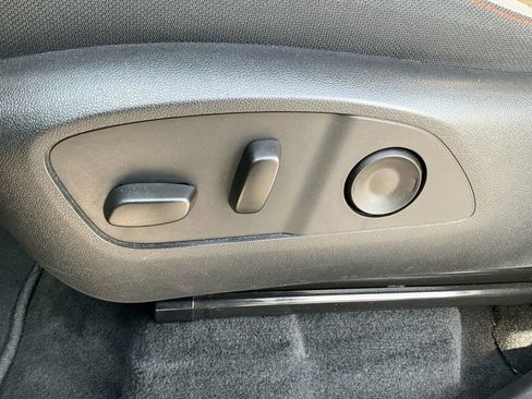 Used 2025 Chevrolet Traverse LT image 28