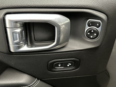 Used 2021 Jeep Wrangler Unlimited Sahara AWD/4WD image 20