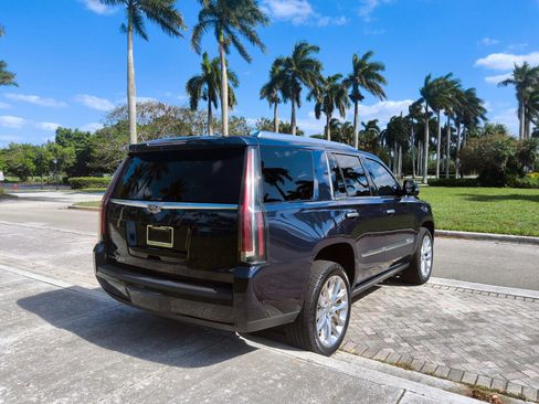 Used 2017 Cadillac Escalade Premium Luxury AWD/4WD image 19