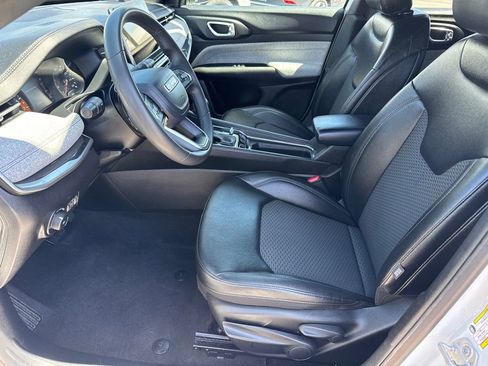 Used 2024 Jeep Compass Latitude AWD/4WD image 25