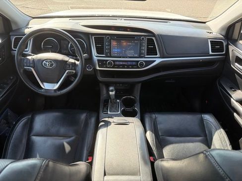 Used 2018 Toyota Highlander Limited Platinum w/ Carpet Mat Package (TMS) AWD/4WD image 10