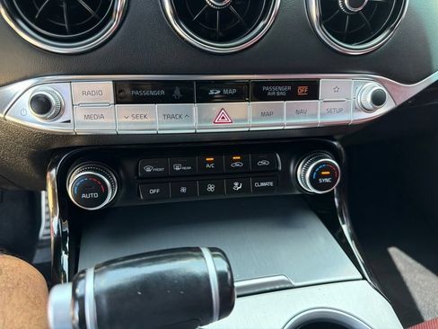 Used 2020 Kia Stinger GT1 RWD image 19