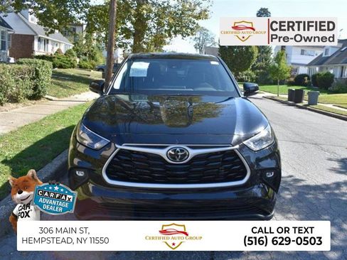 Used 2025 Toyota Highlander LE FWD image 1