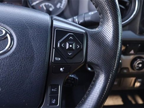 Used 2018 Toyota Tacoma TRD Off-Road image 14