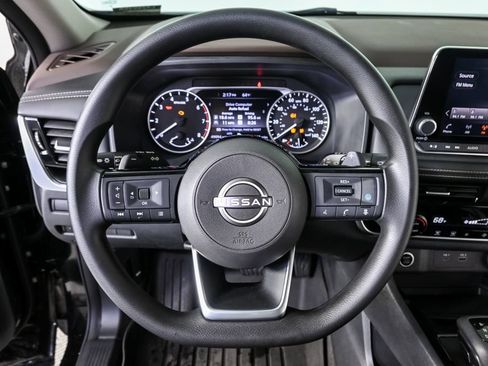 Used 2022 Nissan Rogue SV image 9