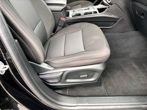 Used 2023 Ford Explorer XLT AWD/4WD image 37