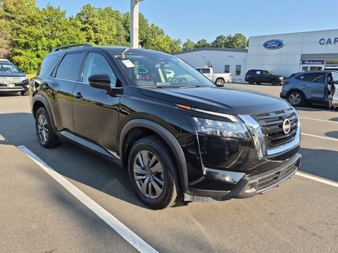 Used 2025 Nissan Pathfinder SV FWD image 5