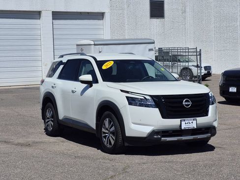 Used 2023 Nissan Pathfinder SL w/ SL Black Package AWD/4WD image 2
