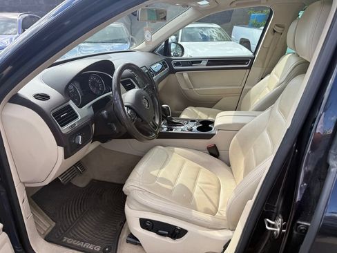 Used 2015 Volkswagen Touareg Executive AWD/4WD image 10