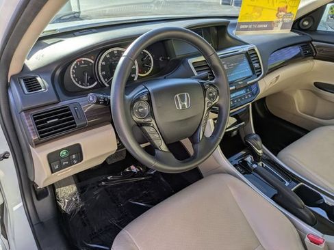 Used 2017 Honda Accord Touring image 14
