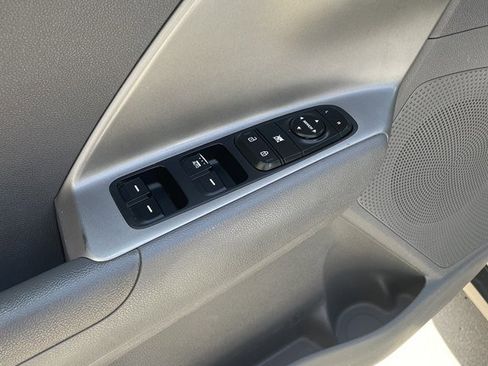 Used 2018 Kia Niro FE image 6