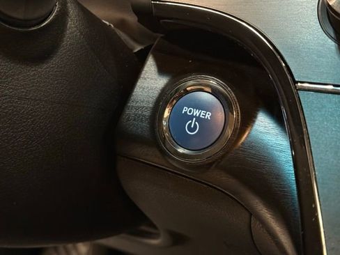 Used 2018 Toyota Avalon Limited image 17