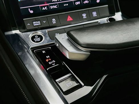 Used 2022 Audi e-tron Premium AWD/4WD image 24