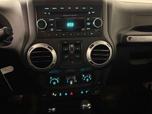 Used 2016 Jeep Wrangler Unlimited Sahara image 21