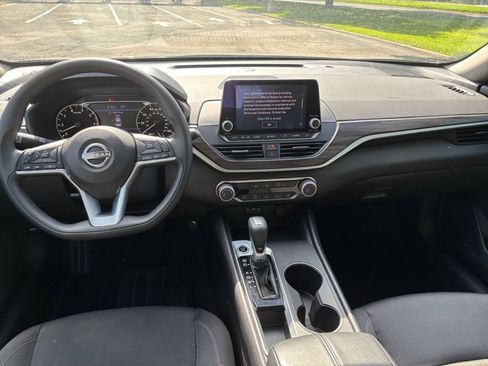 Used 2025 Nissan Altima 2.5 SV FWD image 28