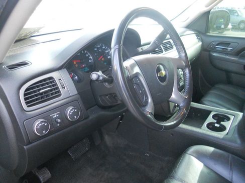Used 2011 Chevrolet Tahoe LT w/ Luxury Package AWD/4WD image 16