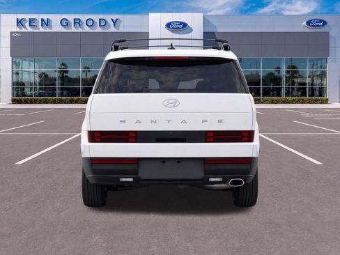 Used 2025 Hyundai Santa Fe SEL FWD image 5