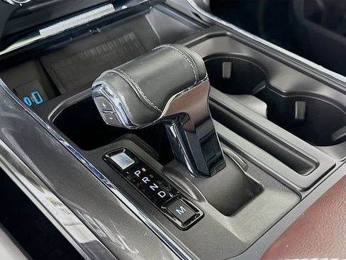 Certified 2022 Ford F150 Lariat w/ Equipment Group 502A High image 17