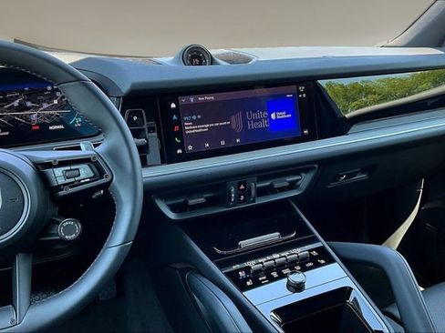 Used 2026 Porsche Cayenne image 9