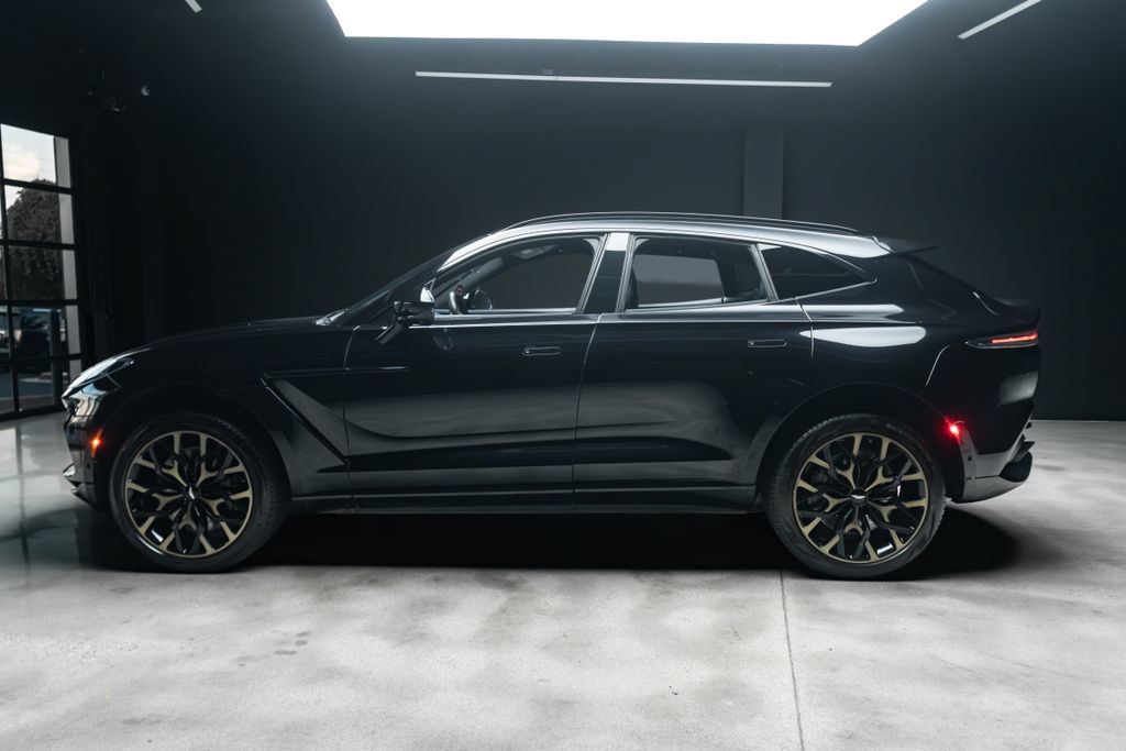 Used 2022 Aston Martin DBX AWD/4WD image 17