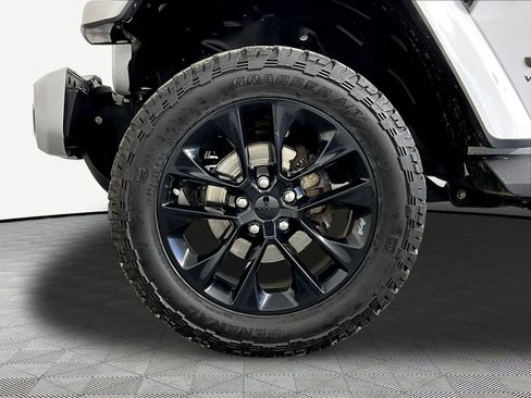 Used 2021 Jeep Wrangler Unlimited Sahara AWD/4WD image 31