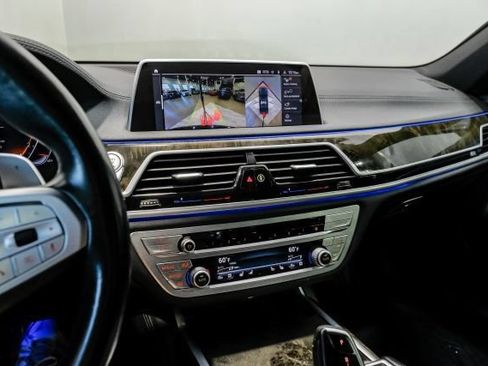 Used 2021 BMW 740i w/ M Sport Package RWD image 42