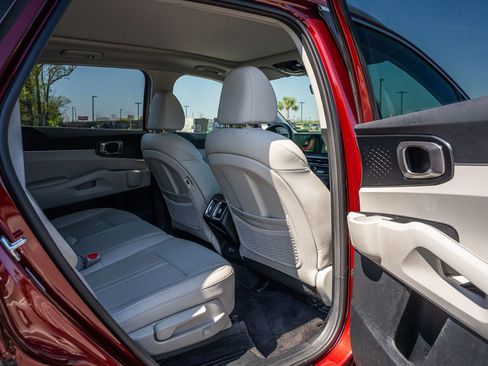 Used 2025 Kia Sorento S w/ Panoramic Sunroof Package image 13