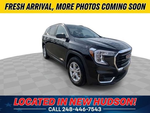 Used 2023 GMC Terrain SLE w/ Driver Convenience Package image 4