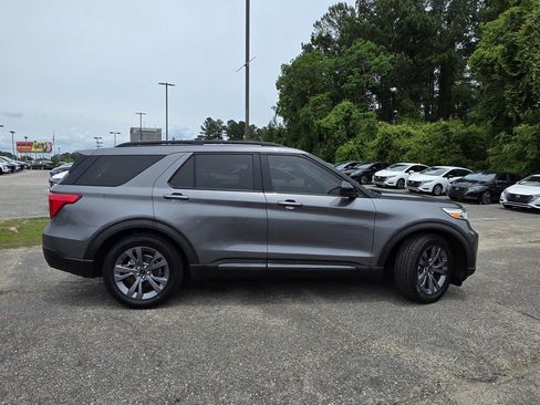 Used 2022 Ford Explorer XLT w/ Equipment Group 202A RWD image 43