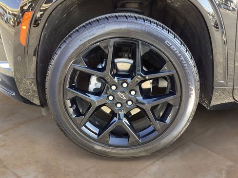 Used 2025 Chevrolet Traverse RS FWD image 38