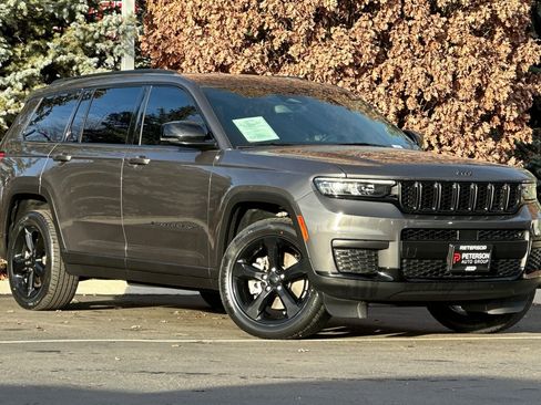 Used 2022 Jeep Grand Cherokee L Laredo image 2