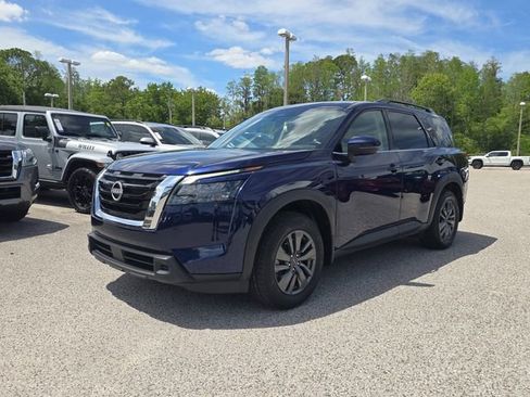 Certified 2024 Nissan Pathfinder SV FWD image 4