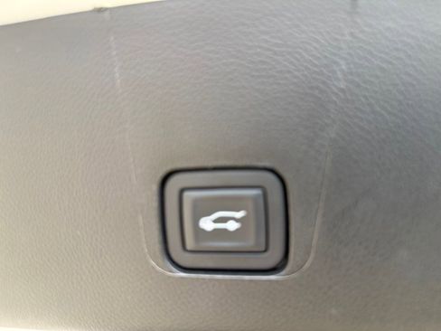 Used 2023 Chevrolet Traverse LT w/ LPO, Floor Liner Package AWD/4WD image 32