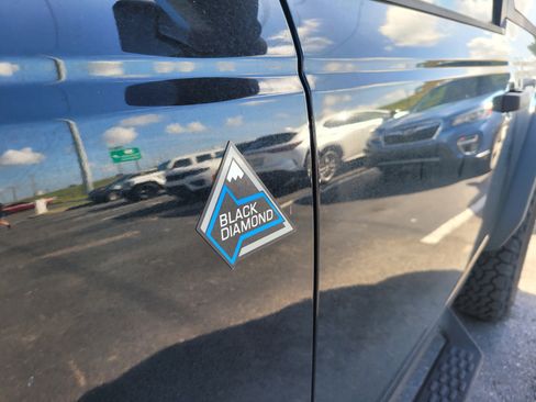 Used 2024 Ford Bronco Black Diamond image 9